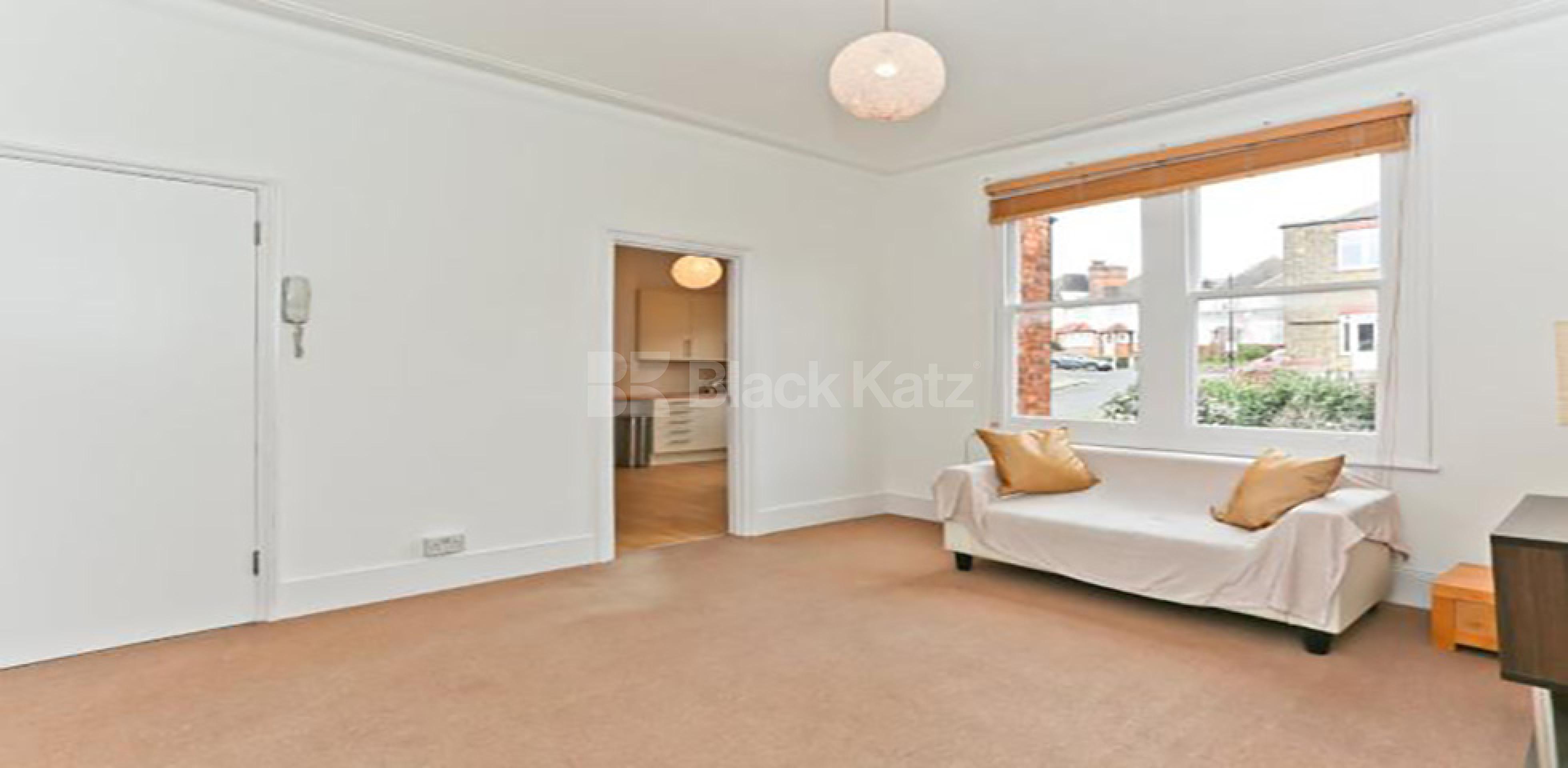 			HUGE ONE BED IN WATERLOW PARK / ARCHWAY! , Studio Apartment, 1 bath, 1 reception Flat			 Whitehall Park, ARCHWAY  N19
